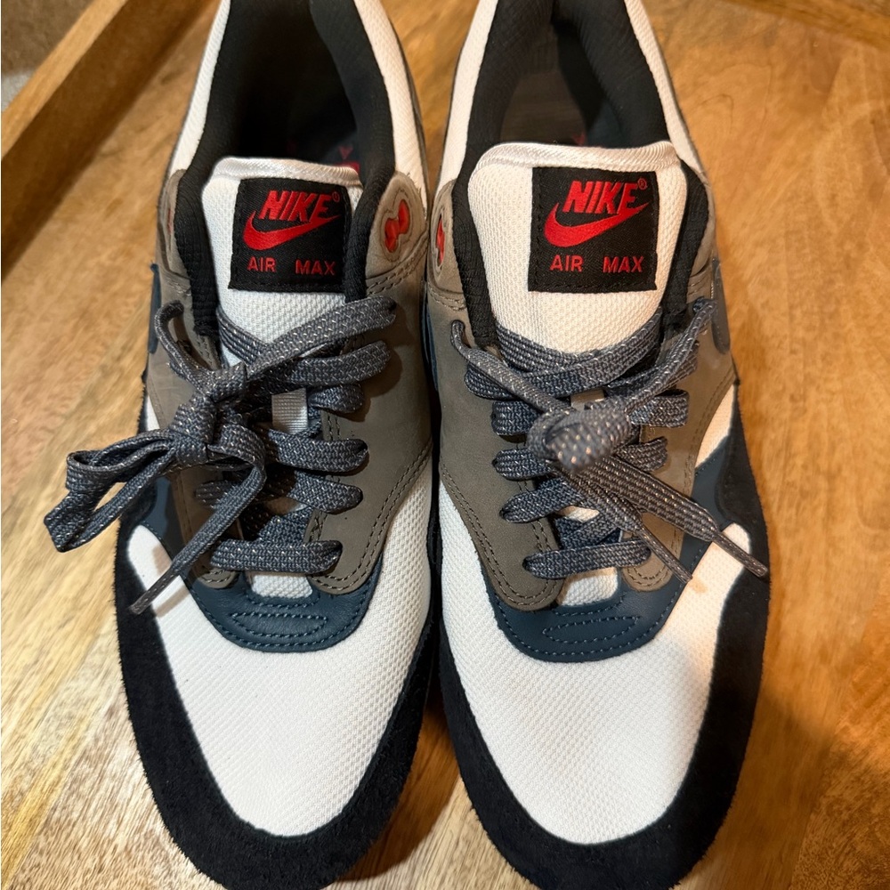 Nike Air Max Men's Shoes - Black/Gray/Green. Size: 9.5
